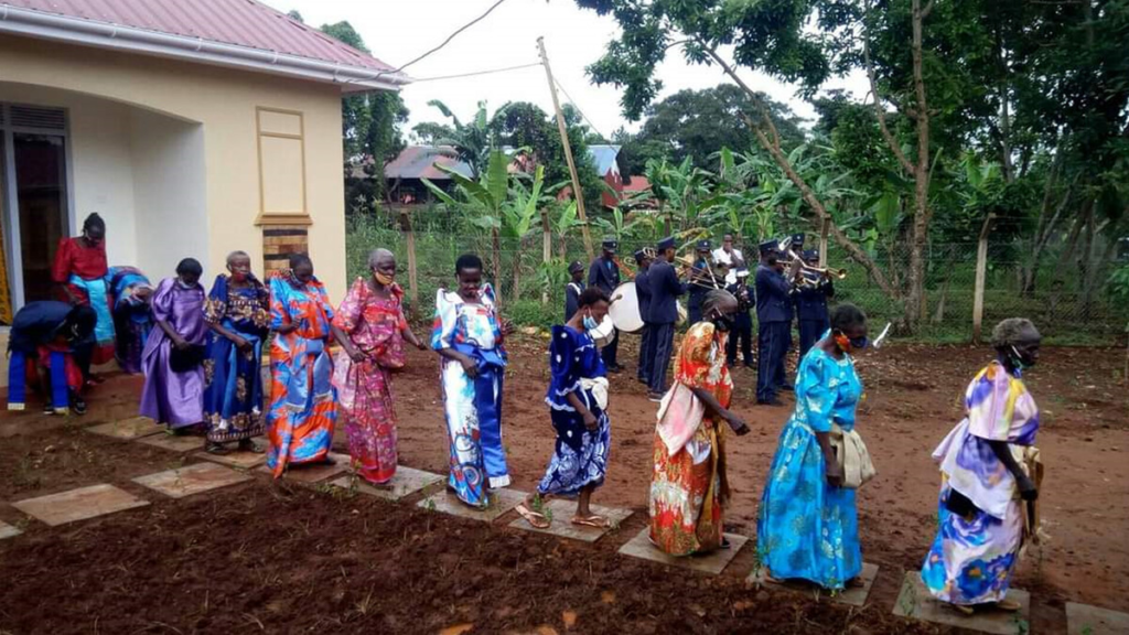 Oeganda grootouders & Badkamerrenovatie