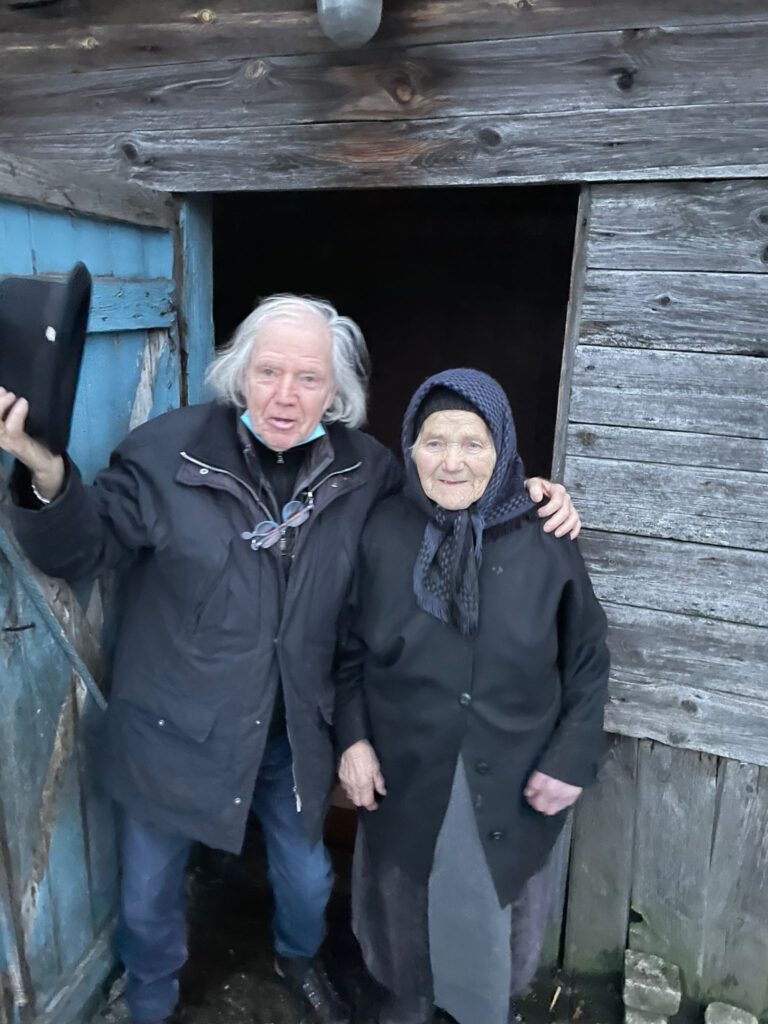 Voedselpakketten & hout voor ouderen in Litouwen